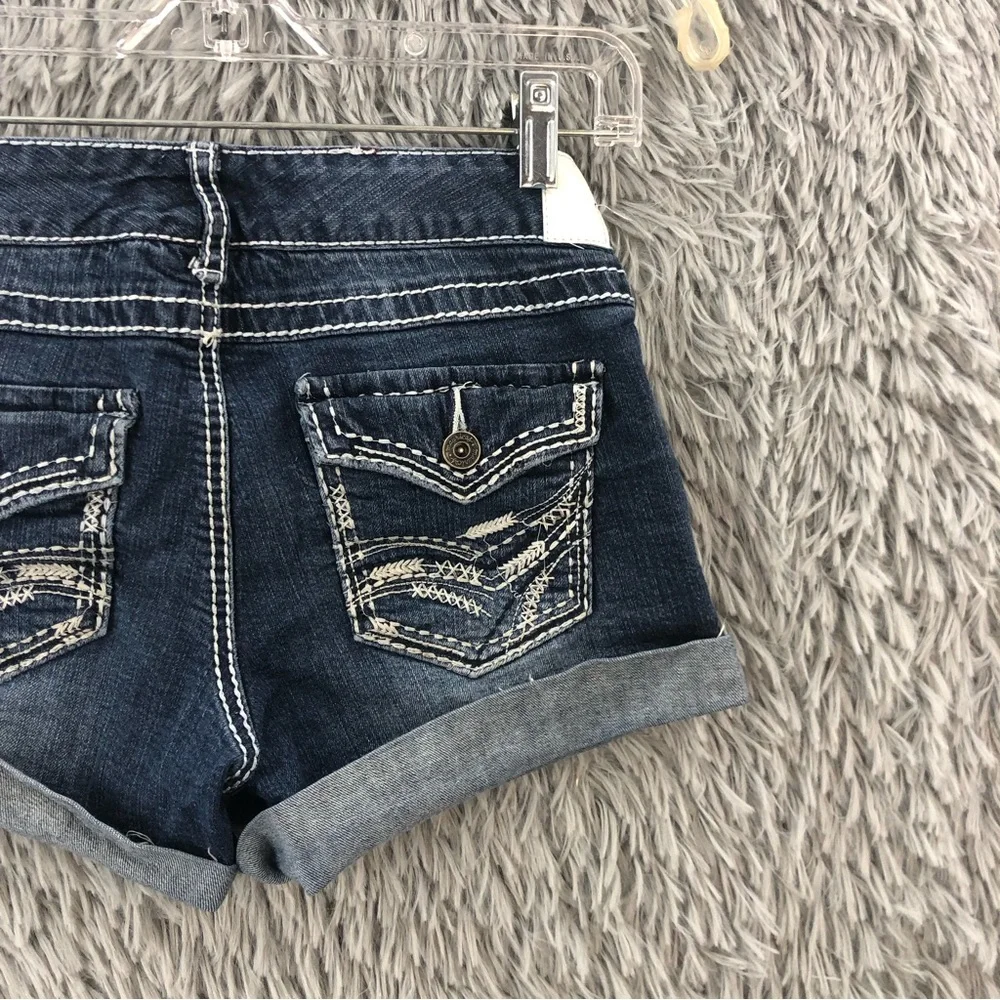 Maurices Shorts Womens Size 4 Cuffed Hem Whiskered Denim Embroidered